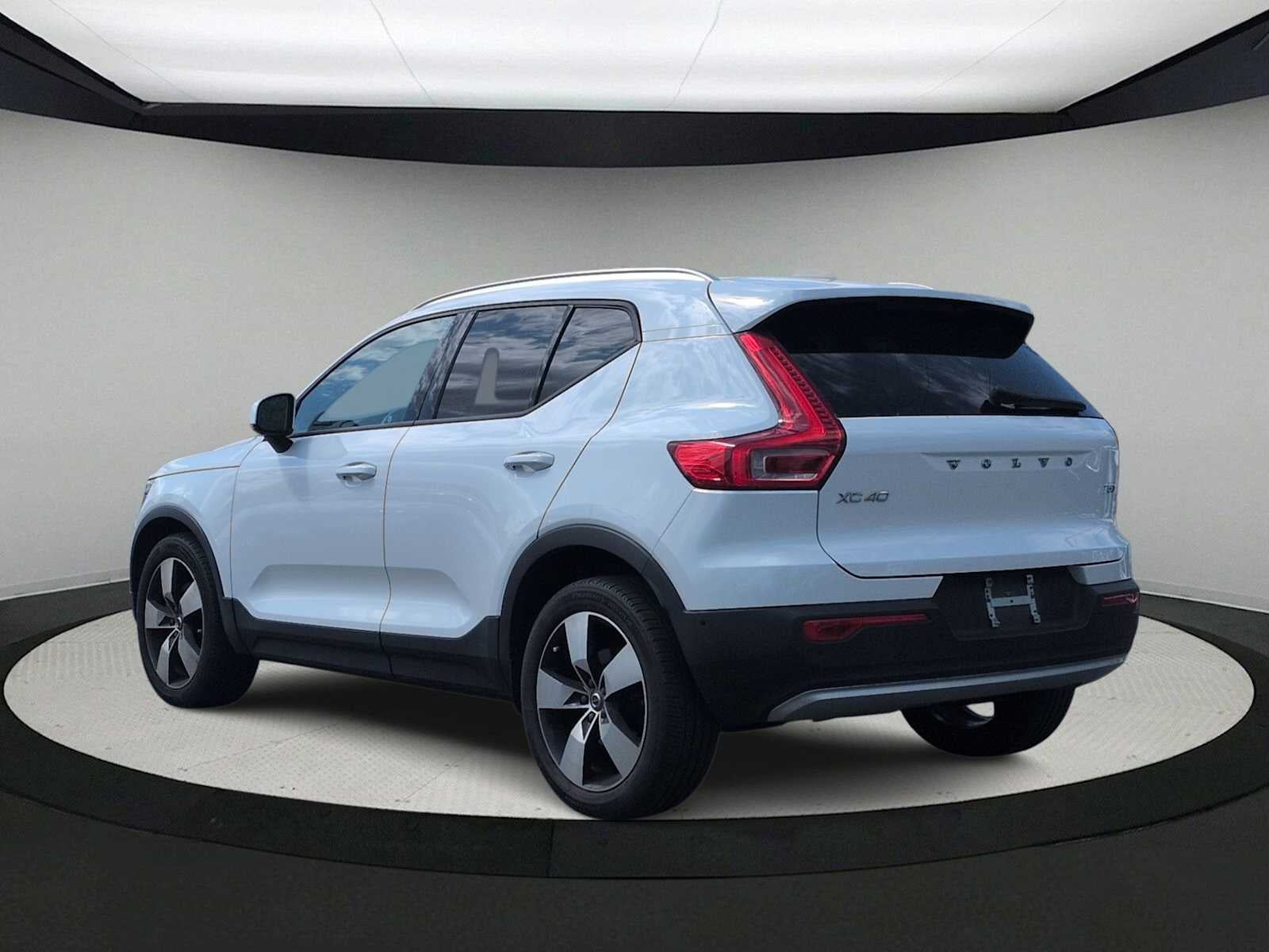 2019 Volvo XC40 Momentum