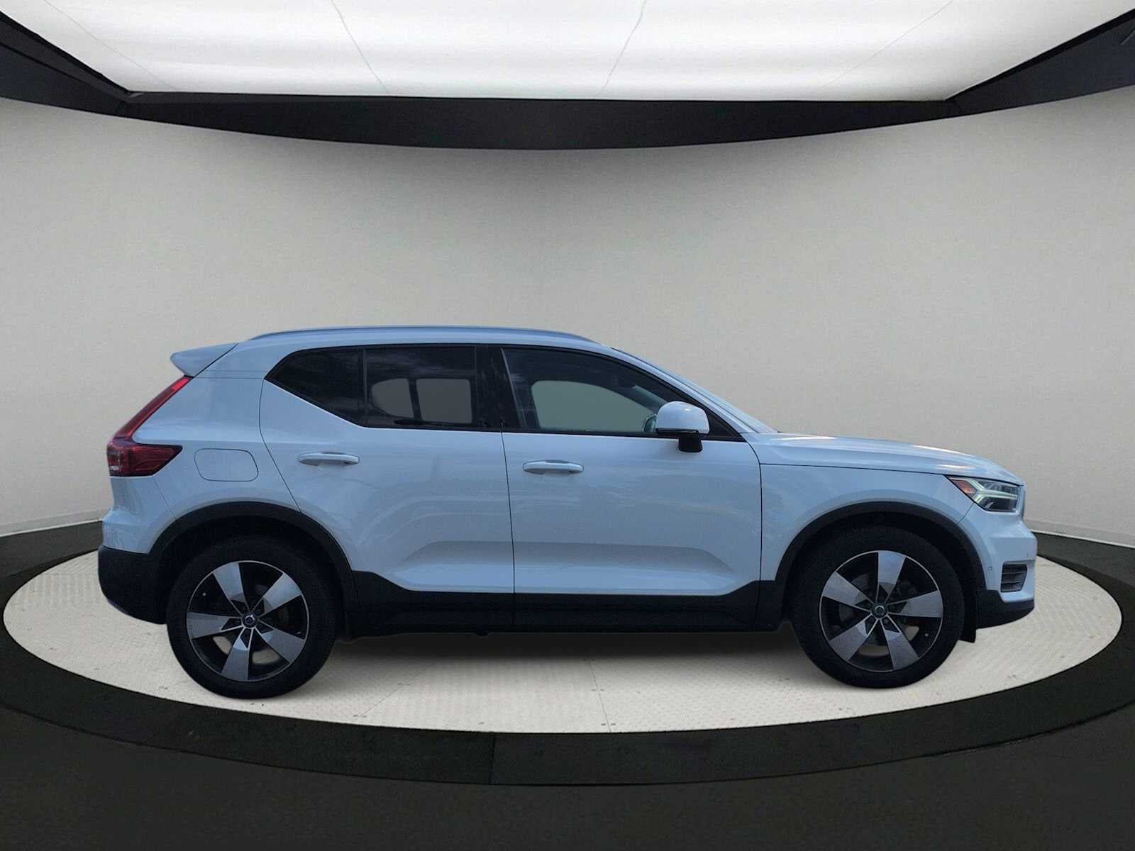 2019 Volvo XC40 Momentum