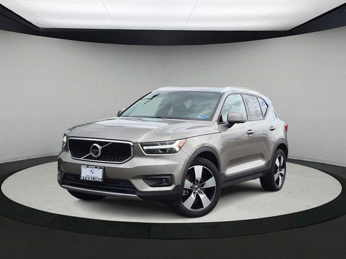 2022 Volvo XC40 Momentum