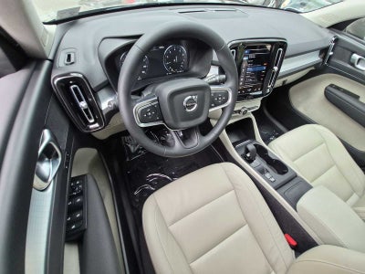 2022 Volvo XC40 Momentum