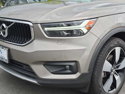 2022 Volvo XC40 Momentum