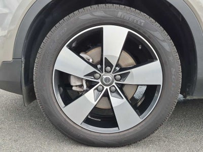 2022 Volvo XC40 Momentum