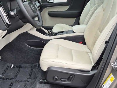 2022 Volvo XC40 Momentum