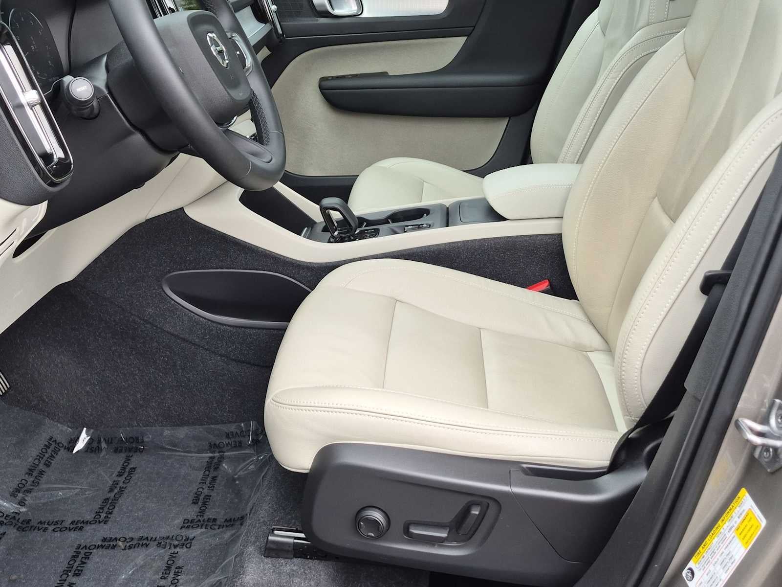 2022 Volvo XC40 Momentum
