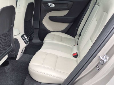 2022 Volvo XC40 Momentum