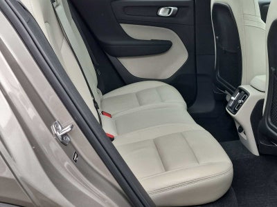 2022 Volvo XC40 Momentum