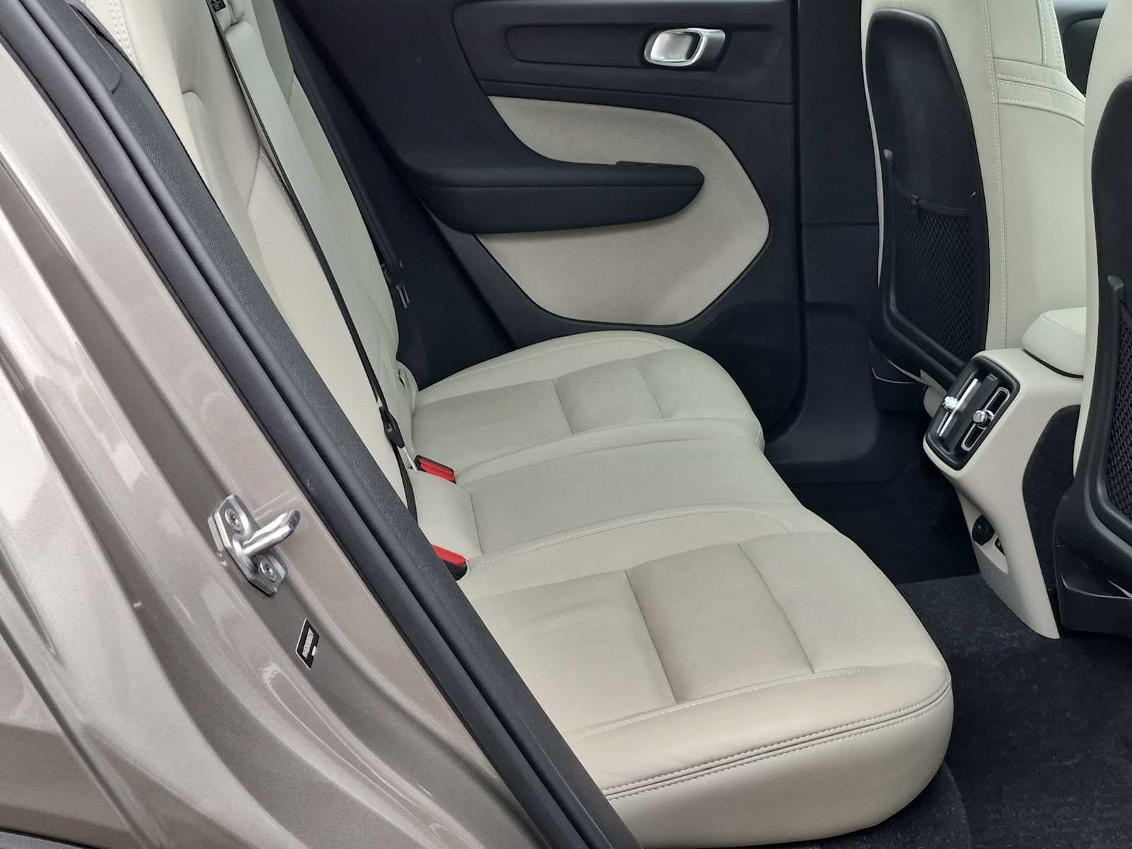 2022 Volvo XC40 Momentum
