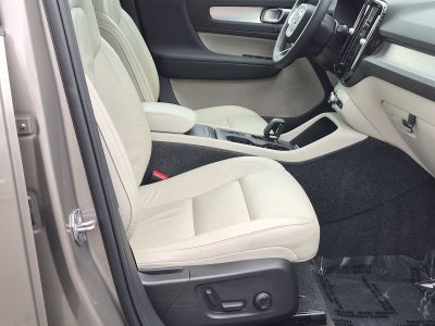 2022 Volvo XC40 Momentum