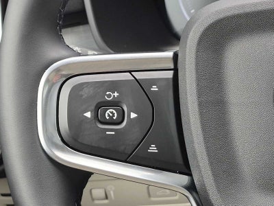 2022 Volvo XC40 Momentum