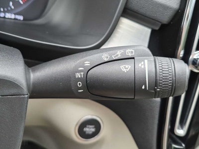 2022 Volvo XC40 Momentum