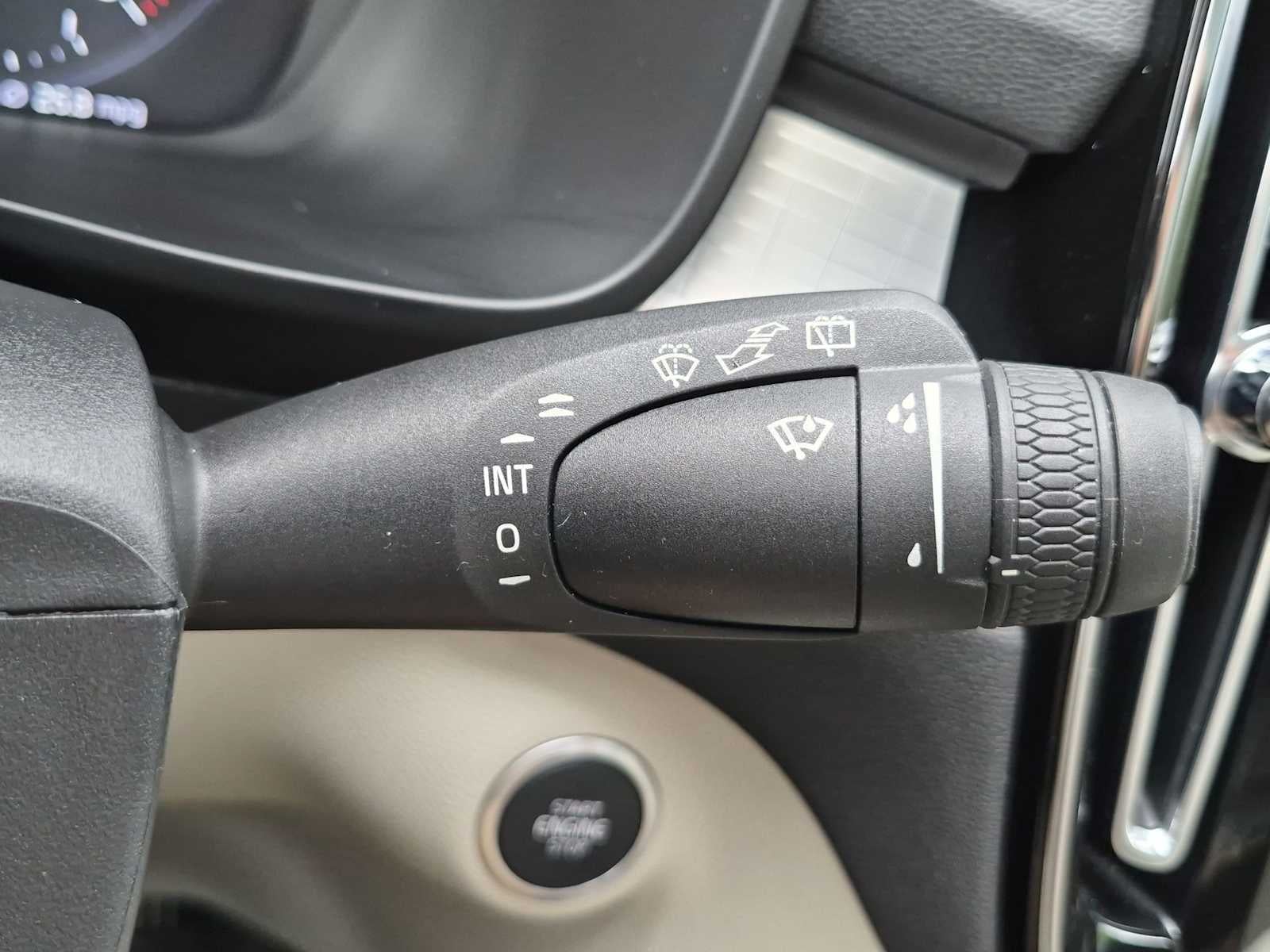 2022 Volvo XC40 Momentum