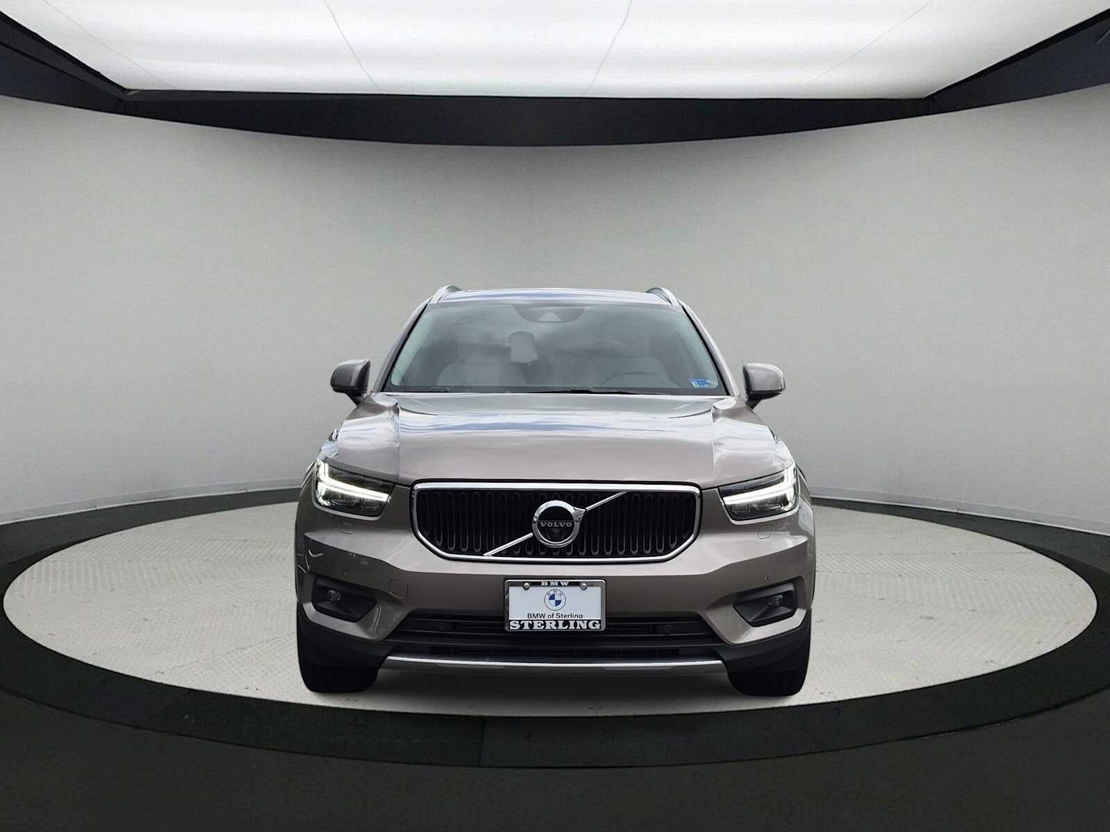 2022 Volvo XC40 Momentum