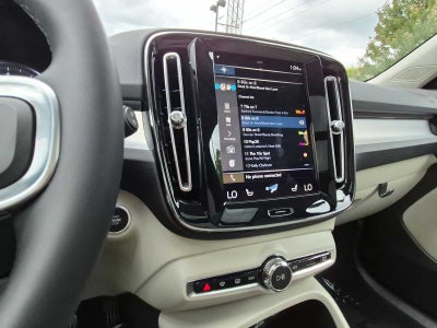 2022 Volvo XC40 Momentum