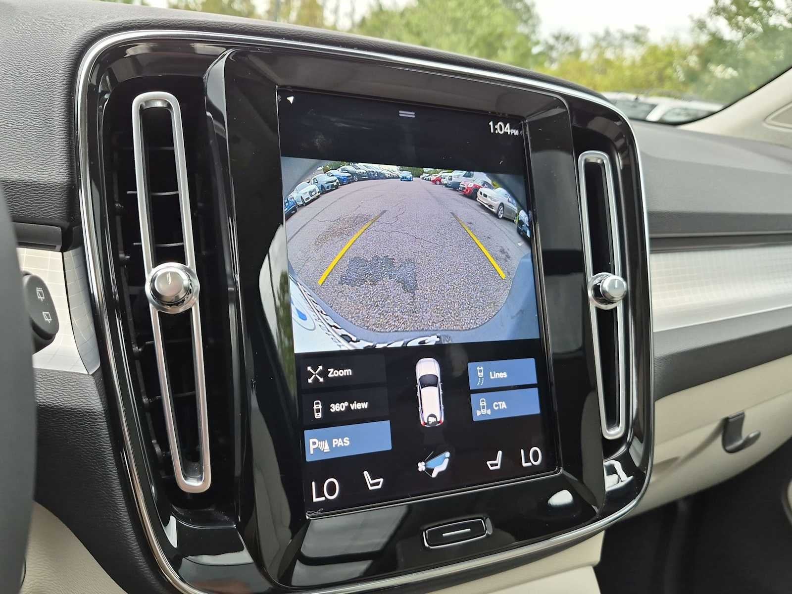 2022 Volvo XC40 Momentum