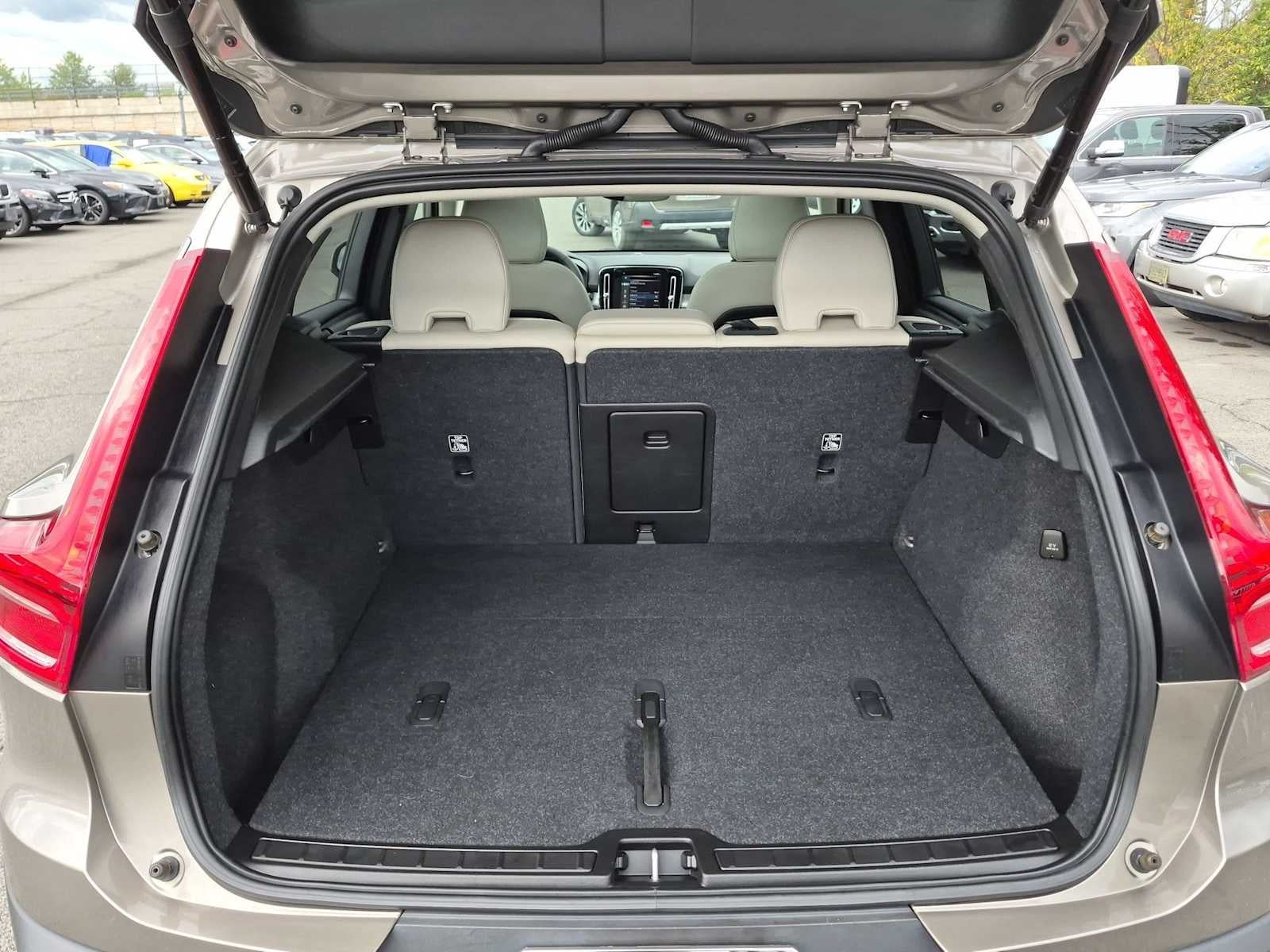2022 Volvo XC40 Momentum