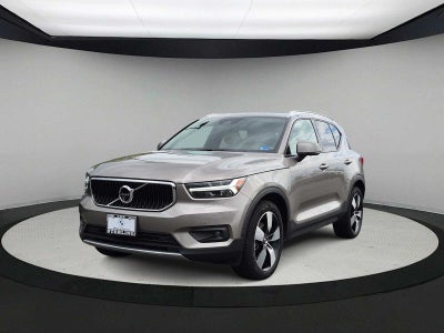 2022 Volvo XC40 Momentum