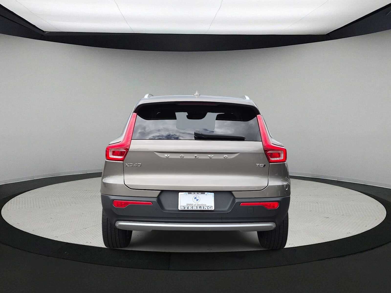 2022 Volvo XC40 Momentum