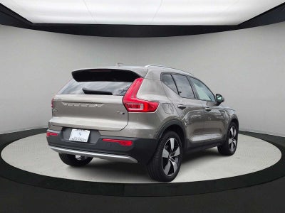2022 Volvo XC40 Momentum