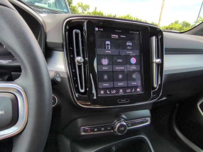 2024 Volvo XC40 Base